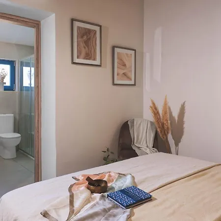 Peristerona- The Olive Cottage, Stone-built Heritage Hideaway Close To Polis And Paphos בית כפרי